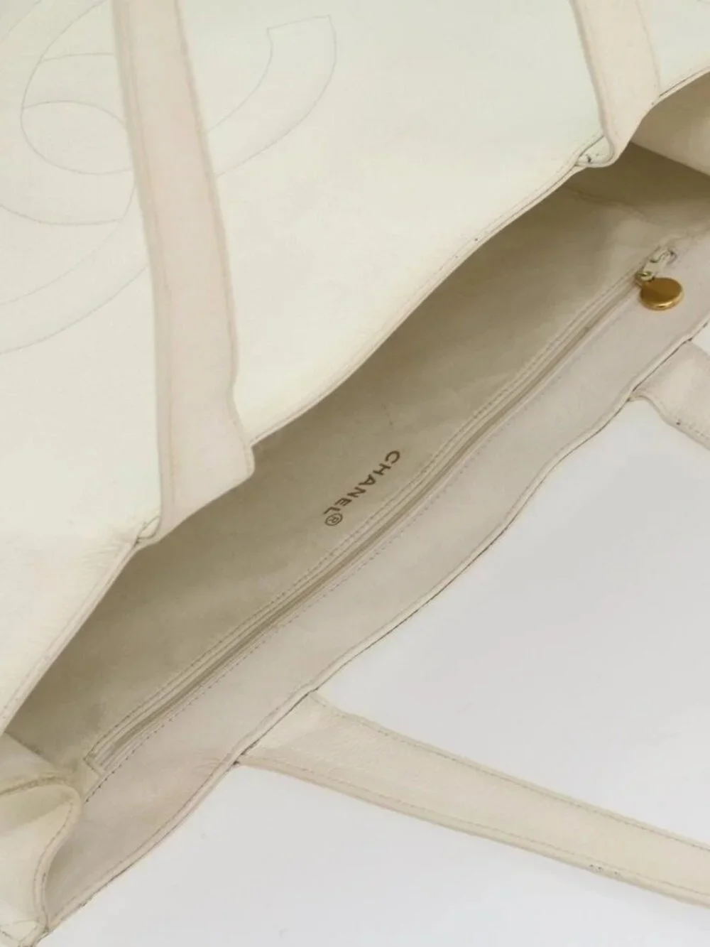 CHANEL Tote Bag Grained Calf Skin White CC Auth bs8320